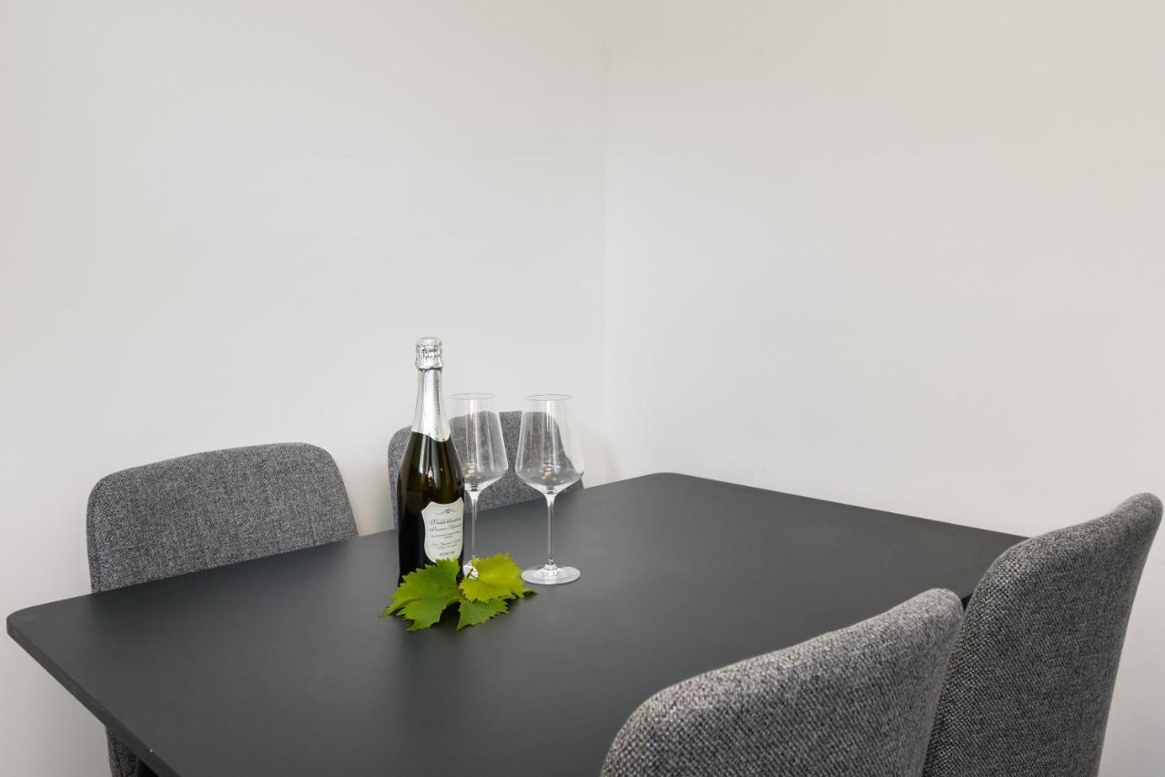 Apartmán Family House Grey Duboka Exteriér fotografie
