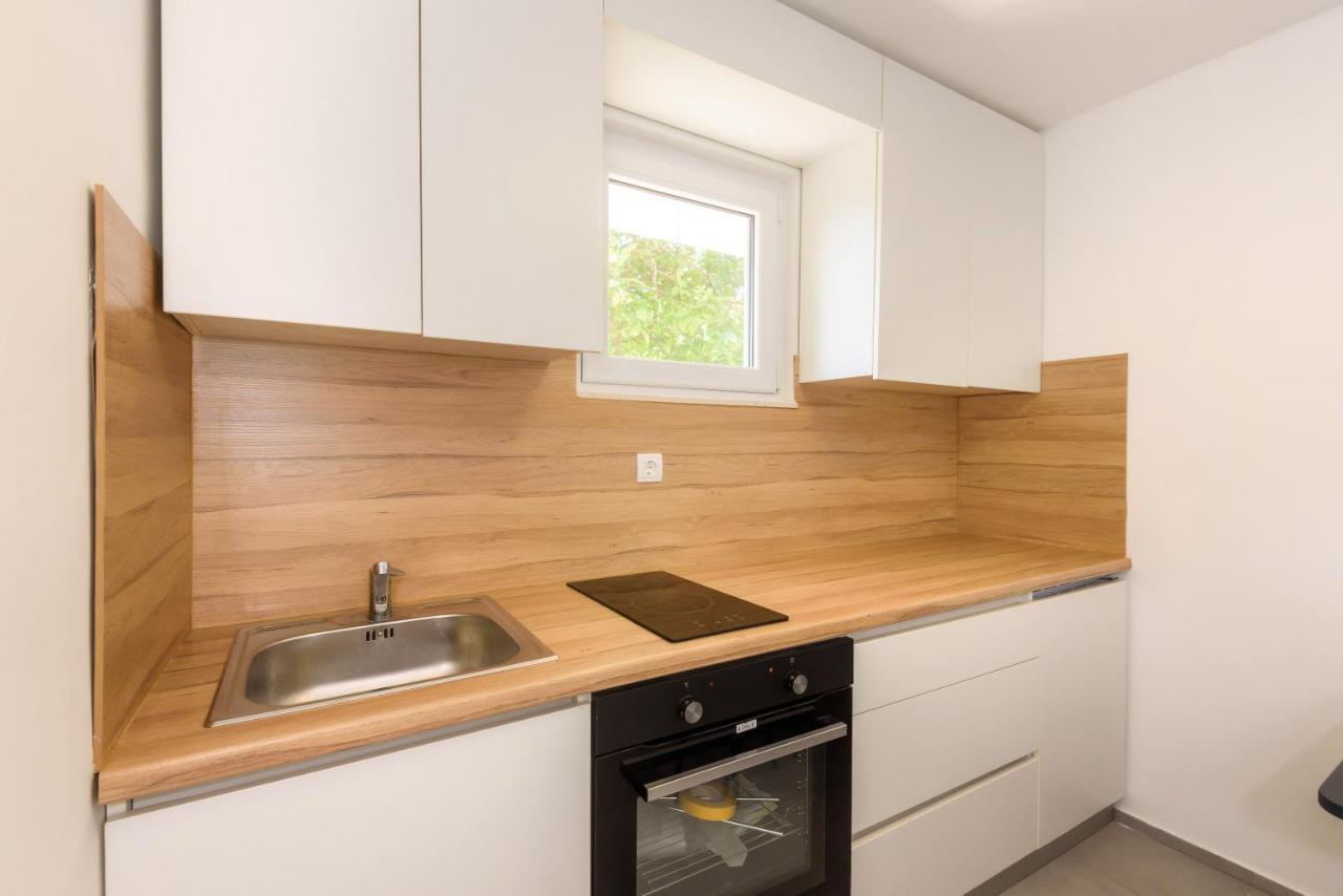 Apartmán Family House Grey Duboka Exteriér fotografie