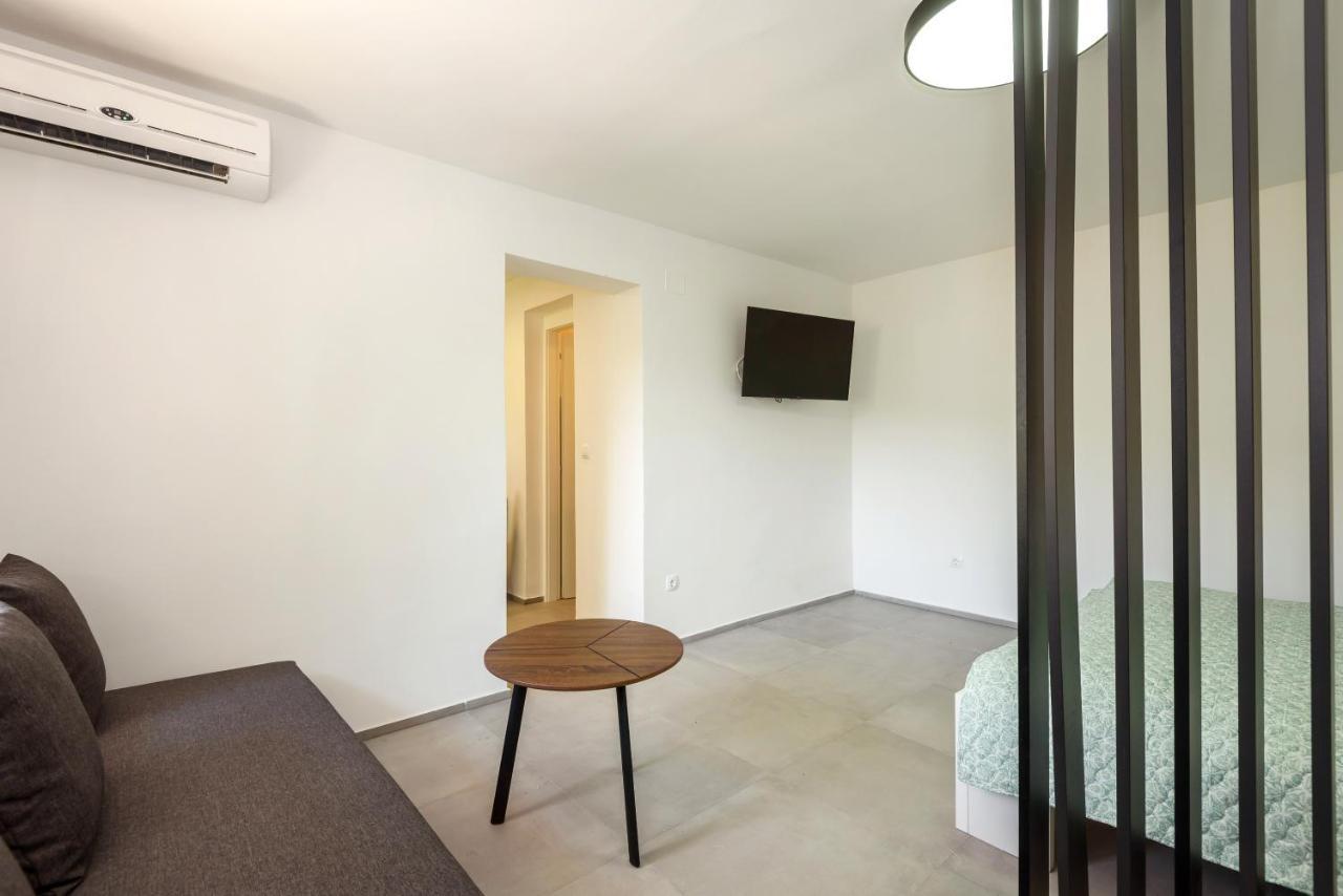 Apartmán Family House Grey Duboka Exteriér fotografie