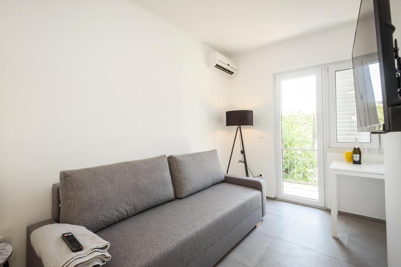 Apartmán Family House Grey Duboka Exteriér fotografie