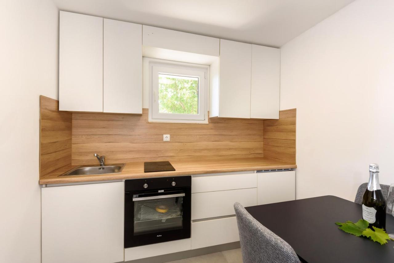 Apartmán Family House Grey Duboka Exteriér fotografie