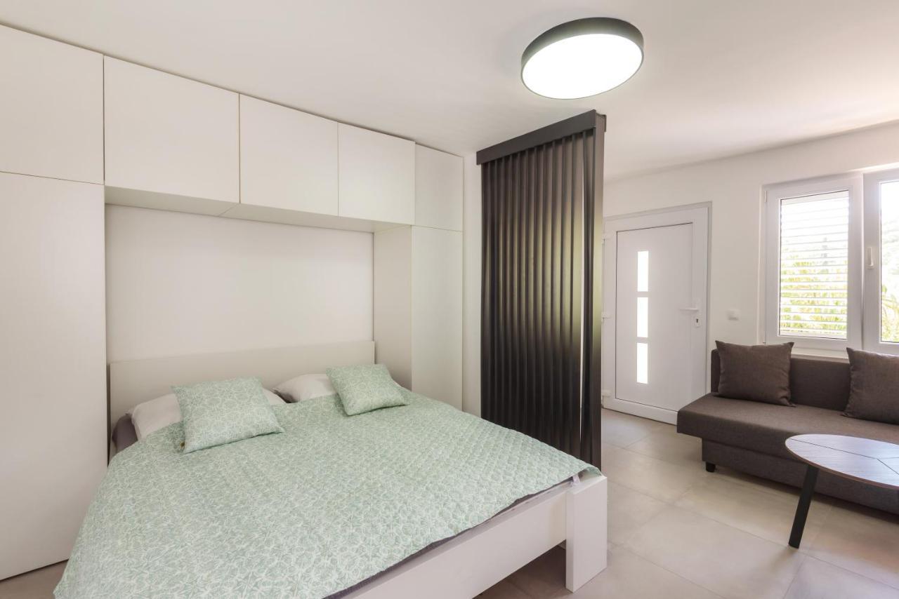 Apartmán Family House Grey Duboka Exteriér fotografie